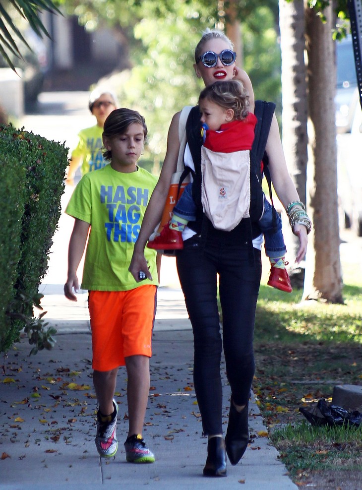 Gwen Stefani All Smiles With Sons Kingston, Zuma, and ...
