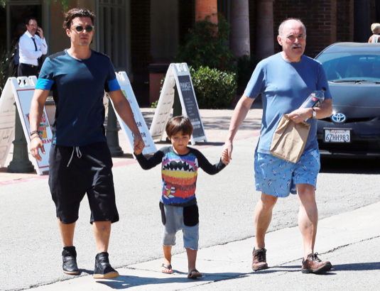 Orlando Bloom Shops At CVS With His Father & Son | Celeb Baby Laundry