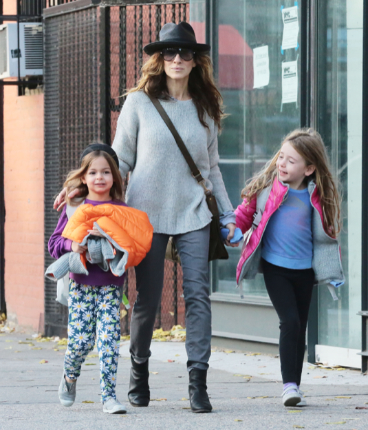 Sarah Jessica Parker Out In NYC With Her Daughters | Celeb Baby Laundry