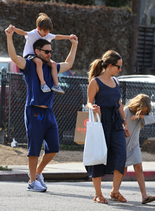 Exclusive... Tobey Maguire Lunches In Venice With His Family | Celeb