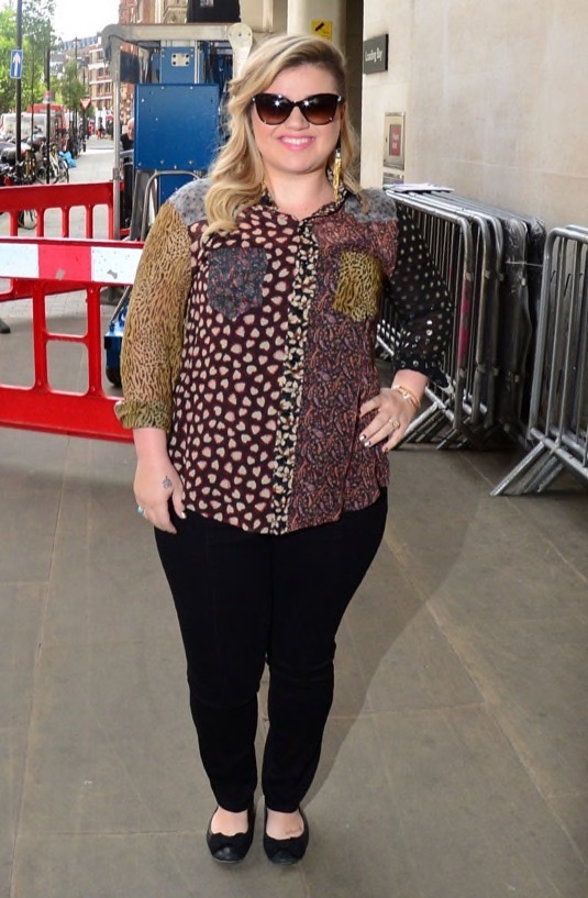 Kelly Clarkson Welcomes Son Remington Alexander | Celeb Baby Laundry