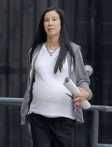 Lisa Ling Shows Off Baby Bump While Shopping | Celeb Baby Laundry