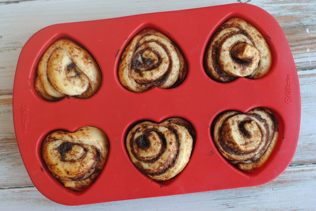 Get Ready For Valentine's Day With HeartShaped Cinnamon Rolls Celeb