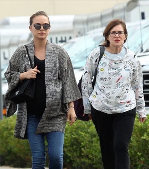 Pregnant Natalie Portman Lunches With her Mom | Celeb Baby Laundry