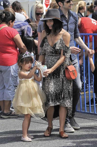 Jenna Dewan-Tatum & Everly Enjoy a Day at the Farmer's Market | Celeb