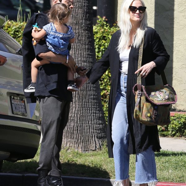 Ashlee Simpson Shares Adorable Photo Of 2 Month Old Daughter Jagger ...