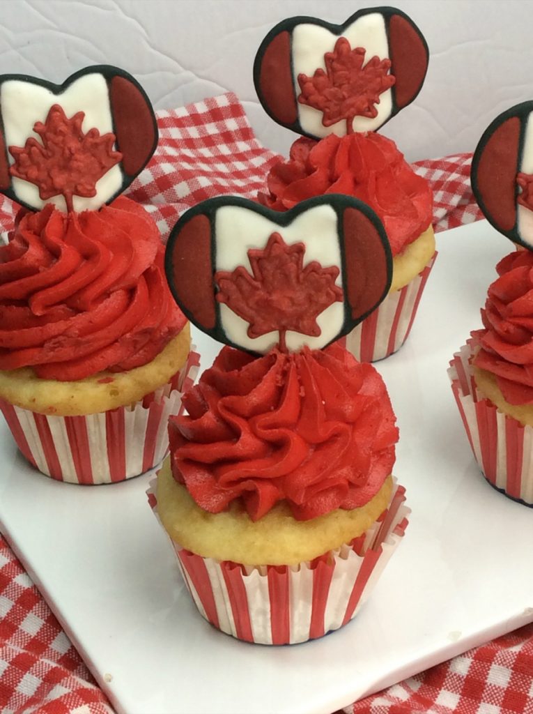 Canada Day Cupcakes | Celeb Baby Laundry