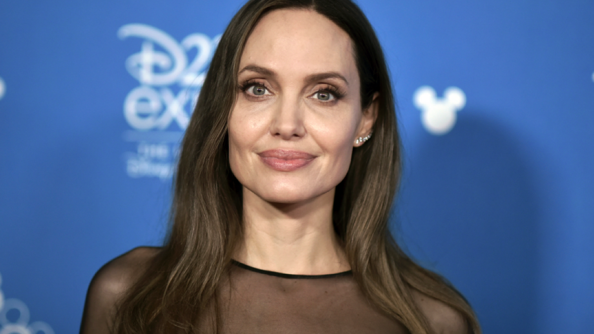 Angelina Jolie Wants to Teach Kids How to Spot Fake News Celeb Baby
Laundry