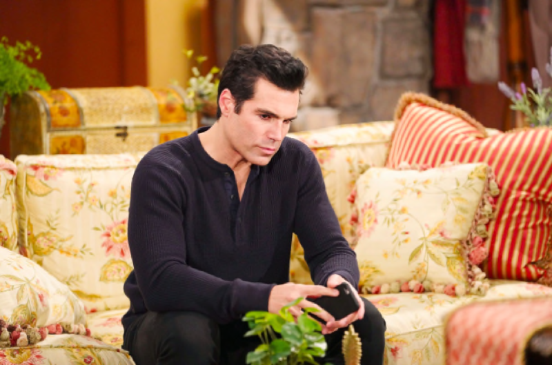 The Young and the Restless: Rey Rosales' (Jordi Vilasuso)