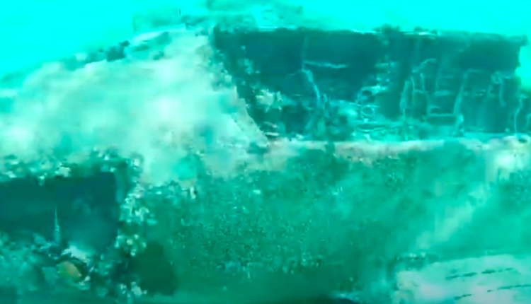 Underwater-Plane-Wreck