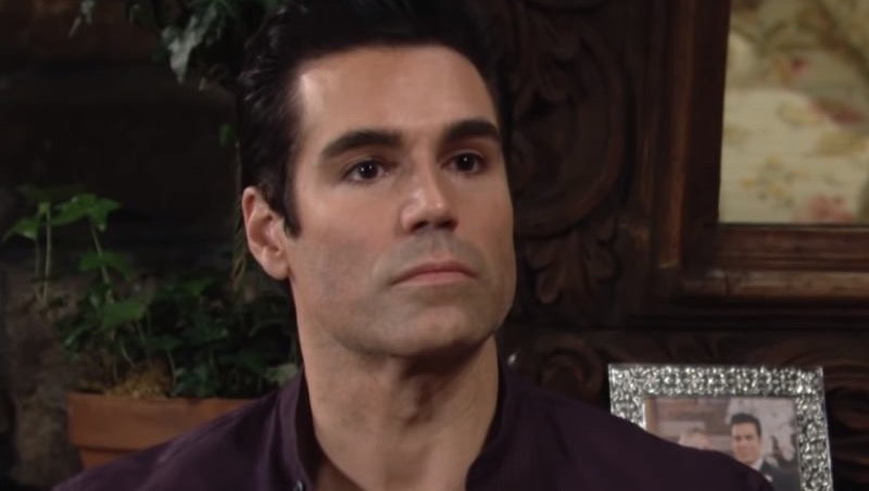 The Young And The Restless (Y&R) Spoilers: Rey Falls For Chelsea?