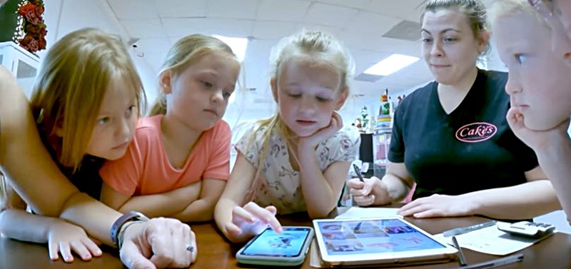 OutDaughtered Dad Posts Video Of The Bubsy Kids Choosing Birthday Cakes