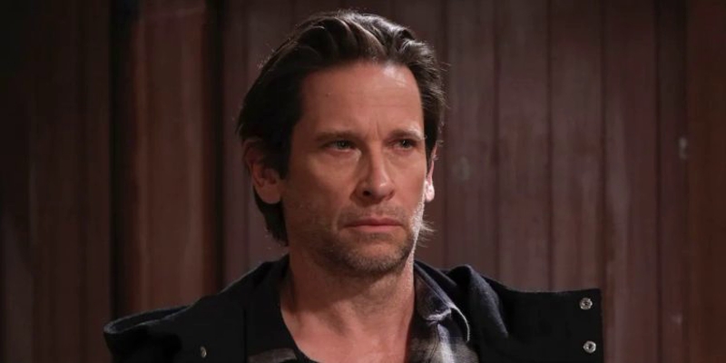 General Hospital: Dr. Austin Gatlin-Holt (Roger Howarth)