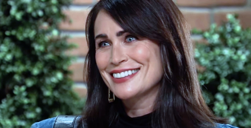 General Hospital: Lois Cerullo (Rena Sofer)
