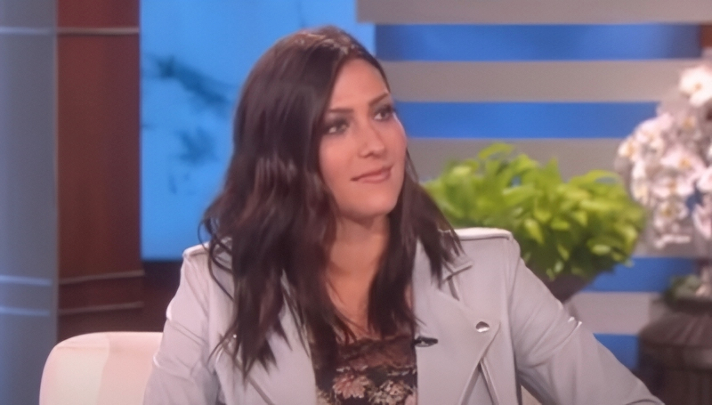 Becca Kufrin - The Ellen Show - YouTube