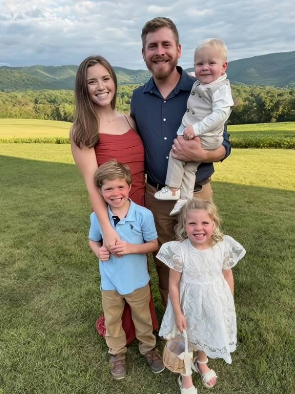 Counting On Alum Joy-Anna Duggar With Her Family - Instagram