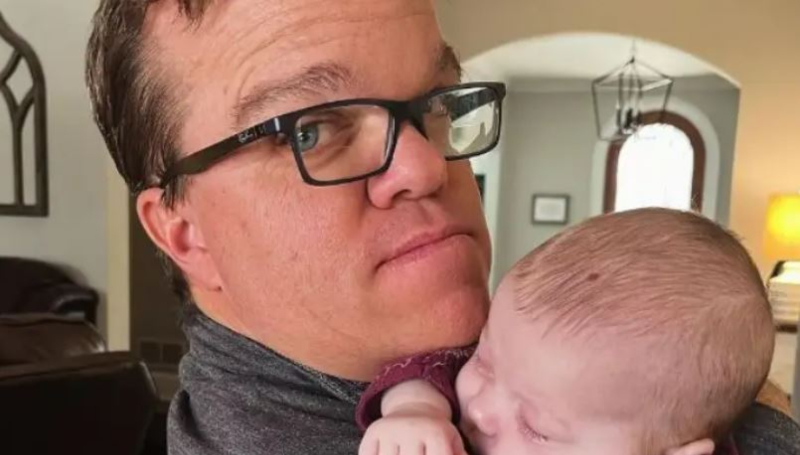 7 Little Johnstons Dad Trent With Liz Johnston Baby, Leighton - Instagram