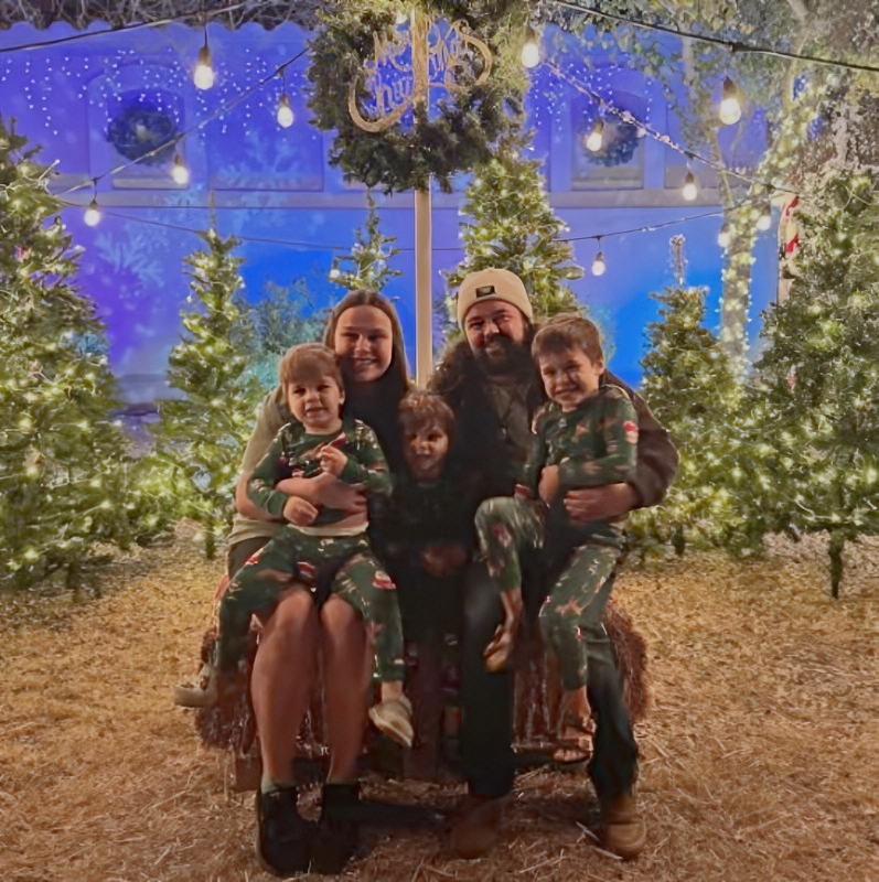 Kati Charlene Shares Sweet Christmas Photo - Instagram