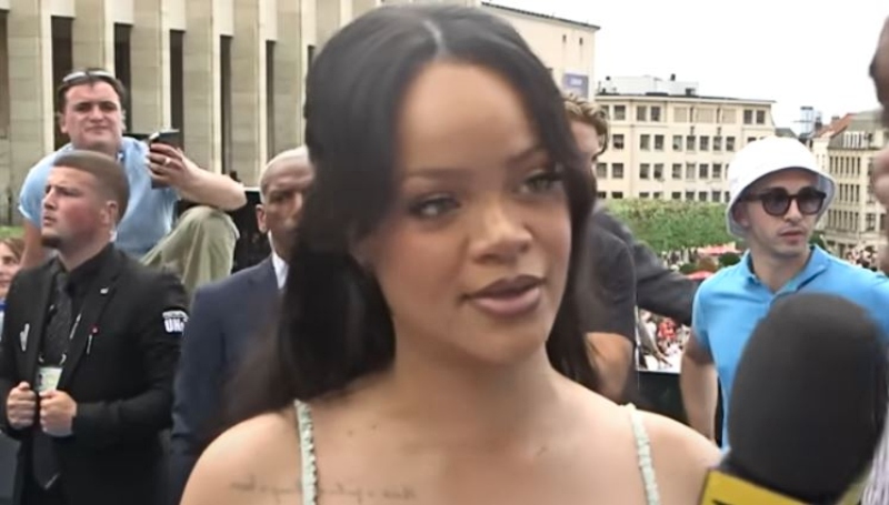 Pregnant Rihanna - ET - YouTube