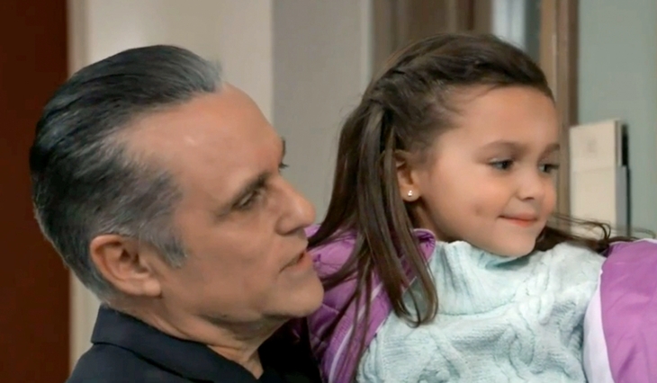 General Hospital: Donna Corinthos' (Scarlett Spears)