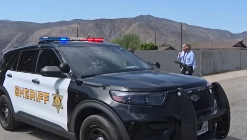 Police still hunt for the baby boy - KCAL - YouTube