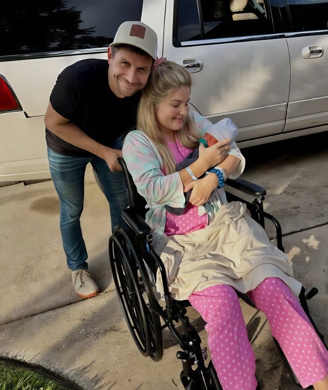 Erin Goes Home To Her Family - @chad_erinpaine - Instagram