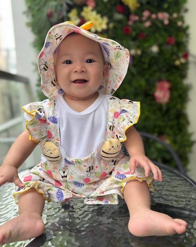 The cutest little bee outfit - Instagram