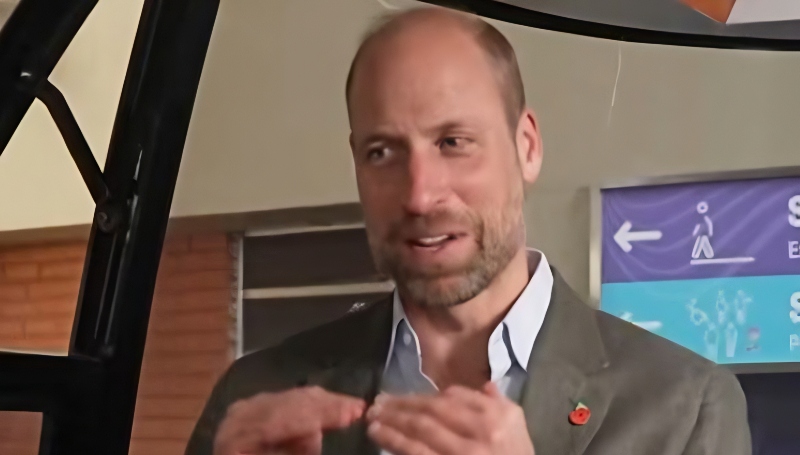 Prince William talks about George and cell phones - Via ITV - YouTube