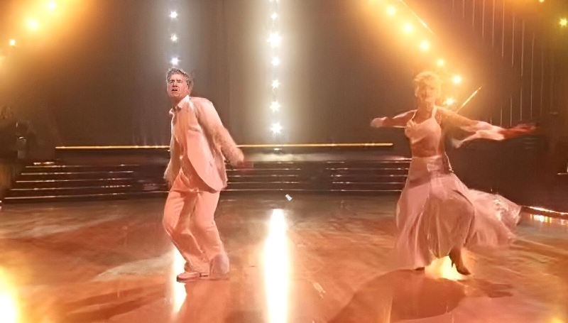 Robert and Witney on Nov 11 DWTS - YouTube