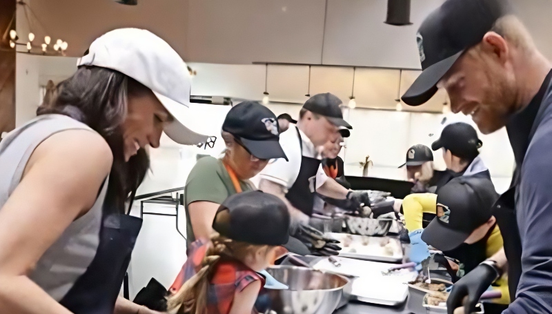 Meghan, Harry and the kids at a food kitchen - E! News via Sussex Spotlight - YouTube