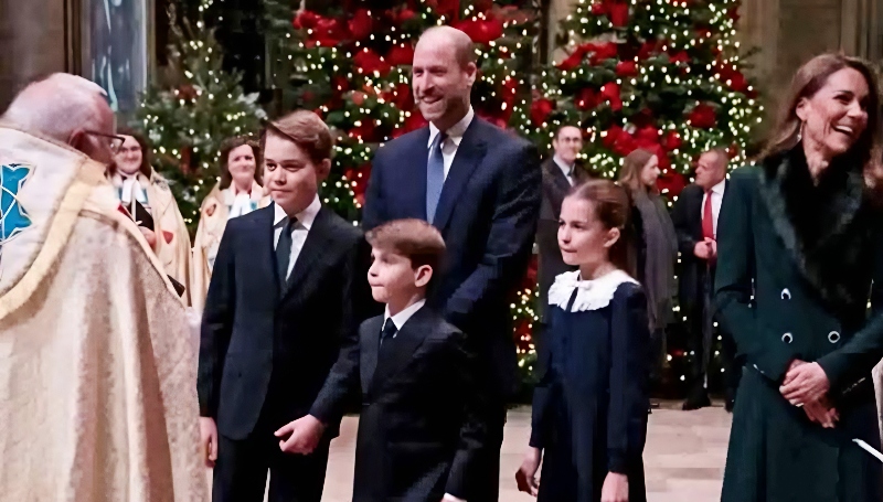 Prince William, Princess Catherine and the kids this Christmas - Via E! News - YouTube