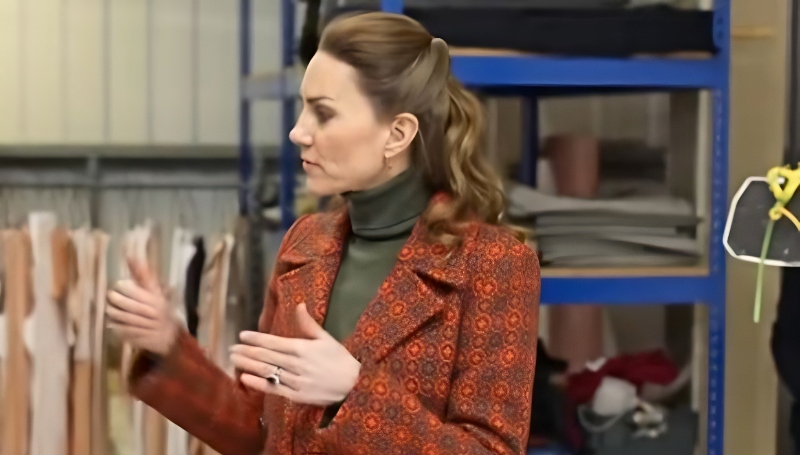Princess Catherine at a denim factory - The Royal Family Channel - YouTube