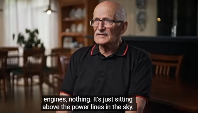 A witness descibes how the craft sat in the sky - Australian Story - ABCD News In-depth - YouTube