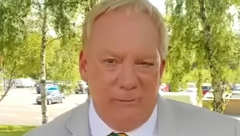 Neil opines on fakery - Daily News Headlines - YouTube