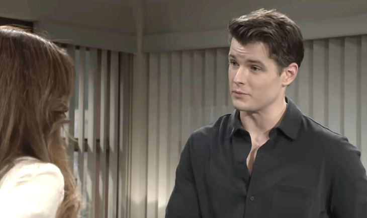 The Young and The Restless: Kyle Abbott (Michael Mealor) and Victoria Newman (Amelia Heinle)